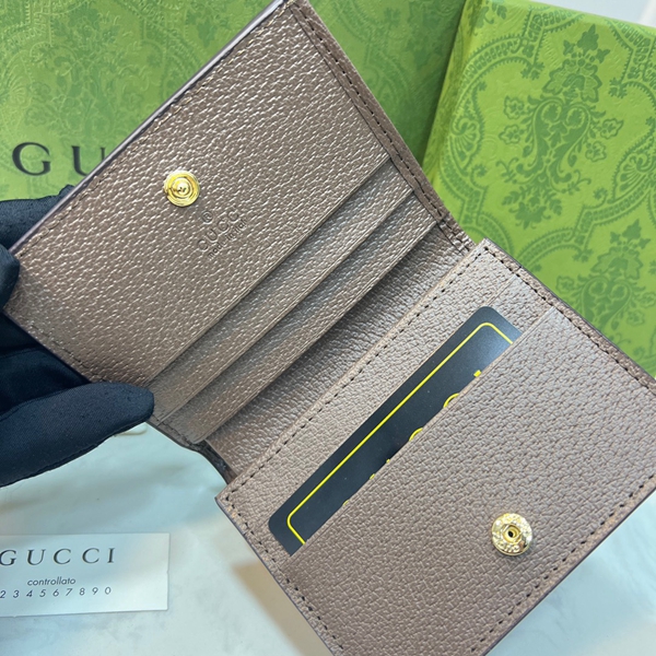 グッチ財布コピー着用イメージ